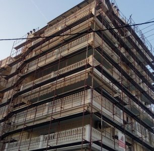 Πολυκατοικία στη Δραπετσώνα 